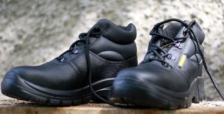 Chi deve pagare le scarpe antinfortunistiche?