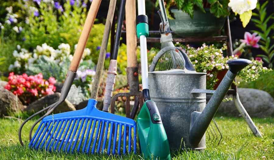 Come riporre gli attrezzi da giardino