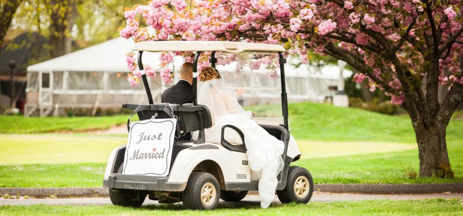 Noleggiare una golf car per il tuo matrimonio: stile e praticità