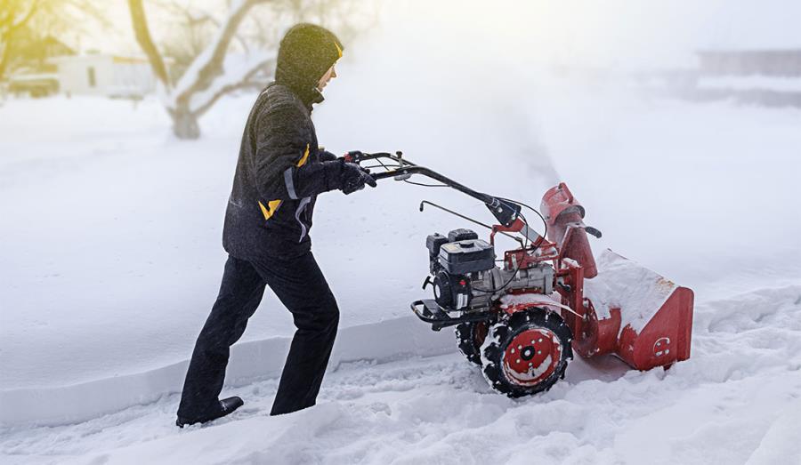 Quale spazzaneve scegliere per spalare la neve senza fatica