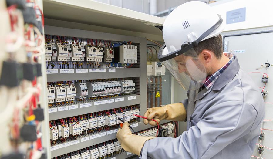 Sicurezza e prevenzione per l'elettricista: i speciali DPI da adottare!