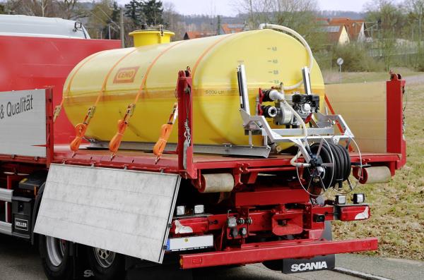 Serbatoio in vetroresina ovale per trasporto liquidi | 1000L | Slitte in acciaio