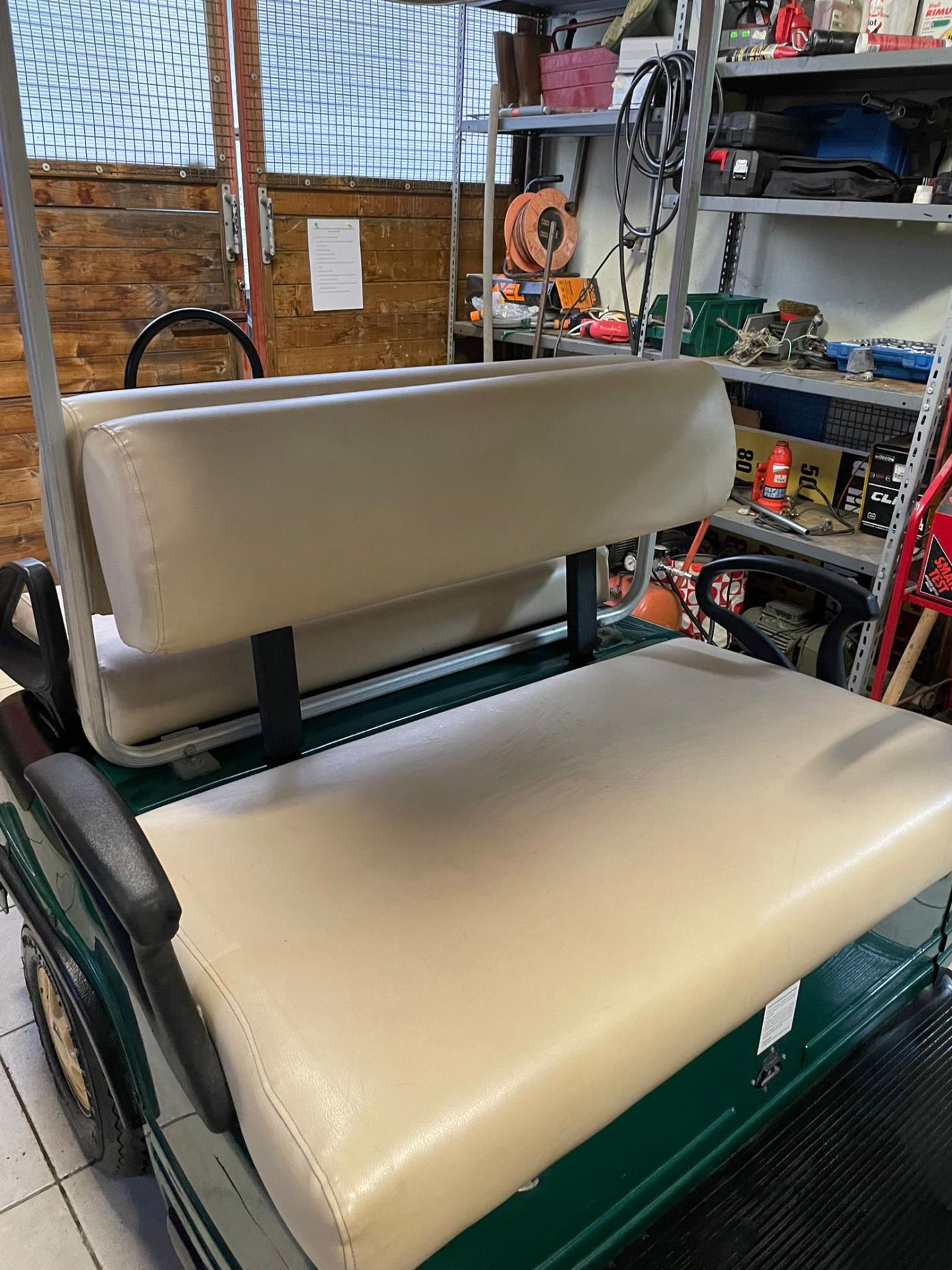 Melex da 4 posti di colore verde, non omologata e usata